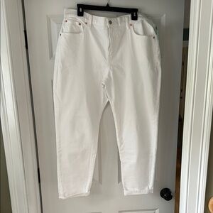 Woman’s Gap girlfriend white jeans slightly cropped. 16r 99% cotton 1% spandex